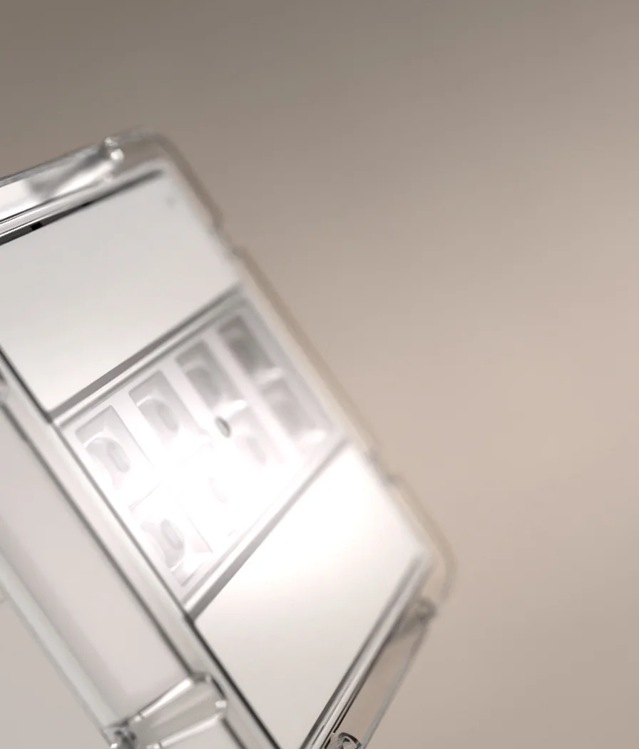 Cuerpo de aluminio y difusor resistente a radiación UV.
